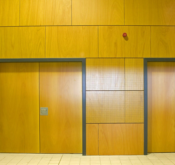 puerta marco aluminio